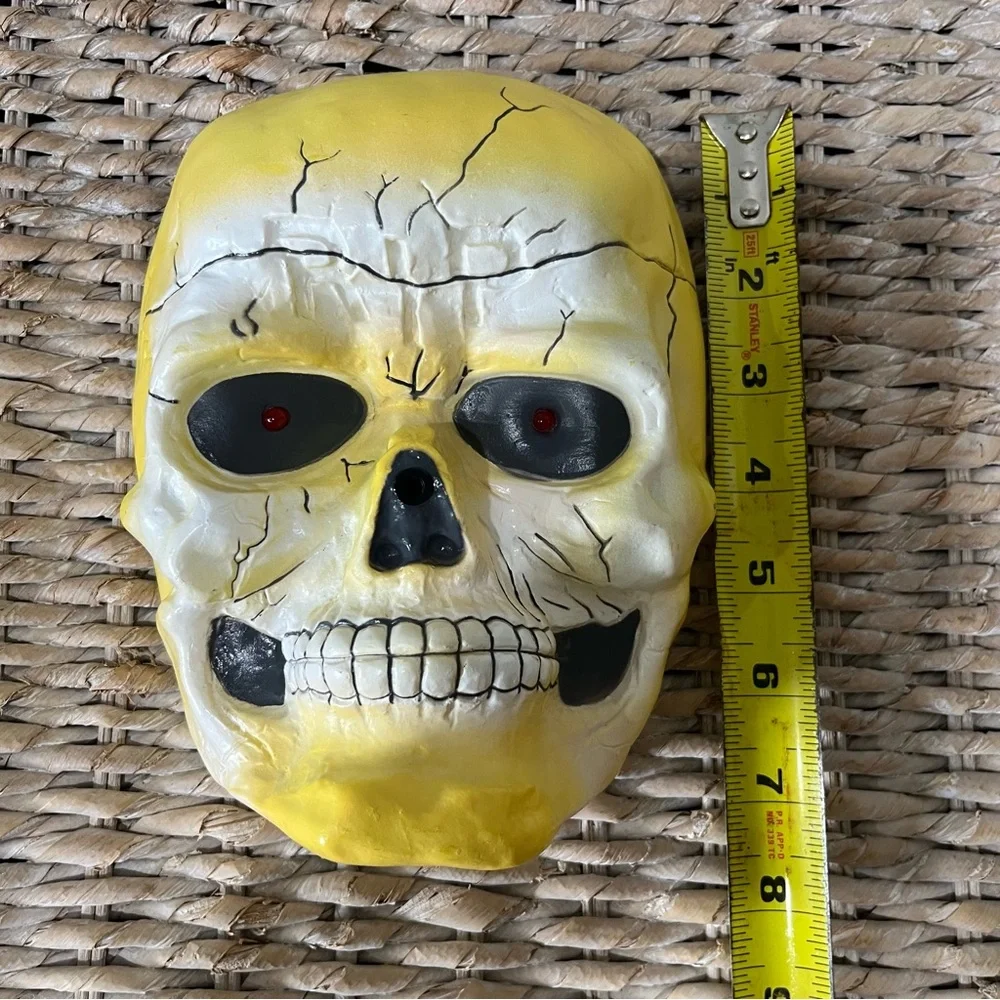 Skull Hanging Wall Plaque Easter Unlimited Fun‎ Word Halloween Prop Motion Rare